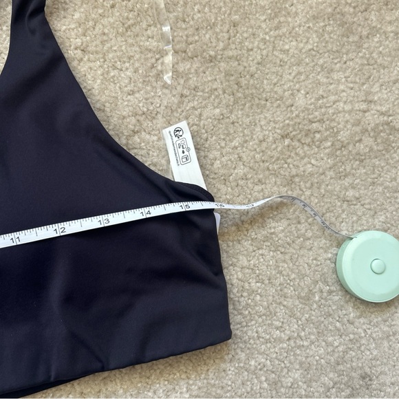 1-22 NWT Size L Lululemon Strappy Back Sports Bra Black - Picture 6 of 10